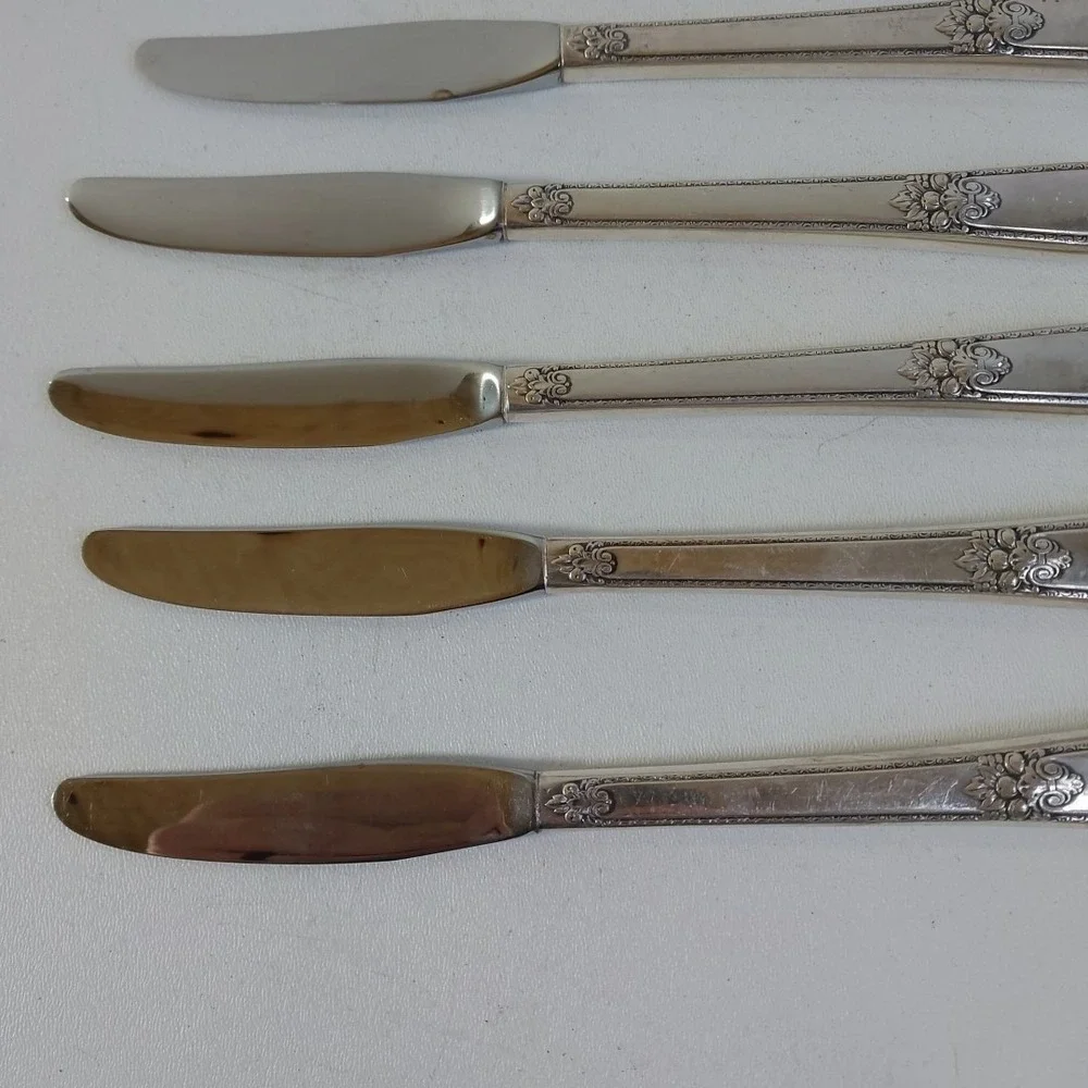 8 Vintage 1847 Rogers Brothers Silver Plated‎ Adoration Dinner Knives